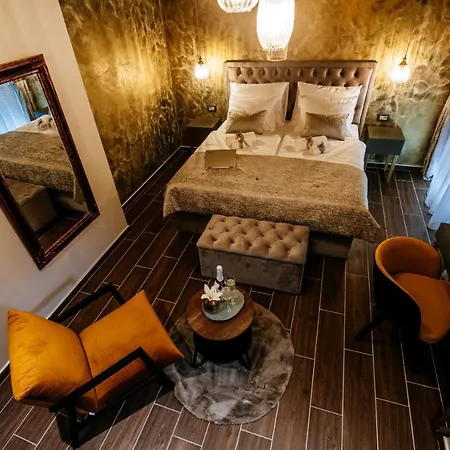 Luxury Vindemiae *