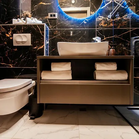Luxury Vindemiae