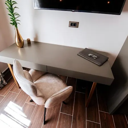 Luxury Vindemiae 자다르