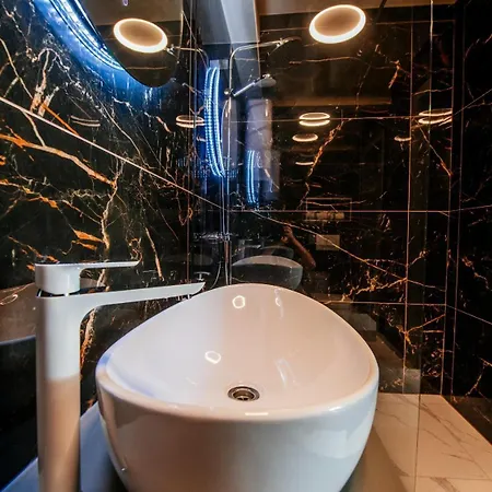 Luxury Vindemiae 자다르