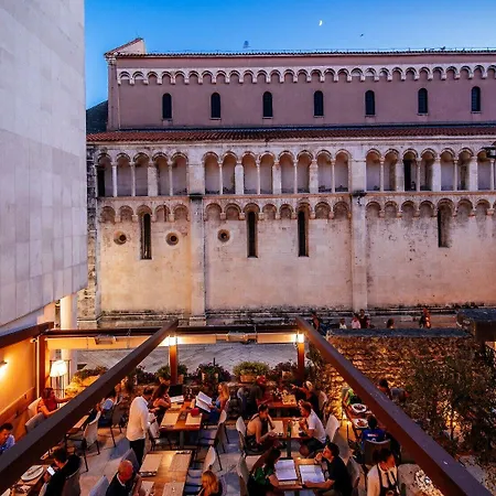 Διαμέρισμα Luxury Vindemiae *