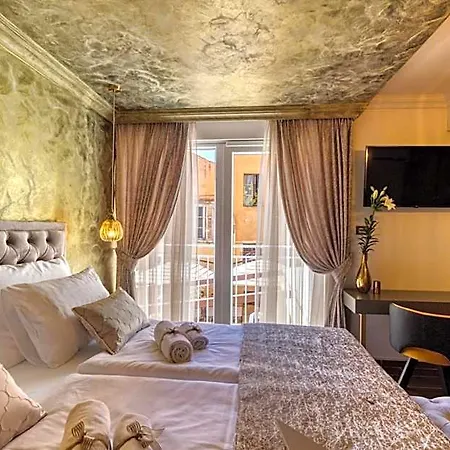 Luxury Vindemiae