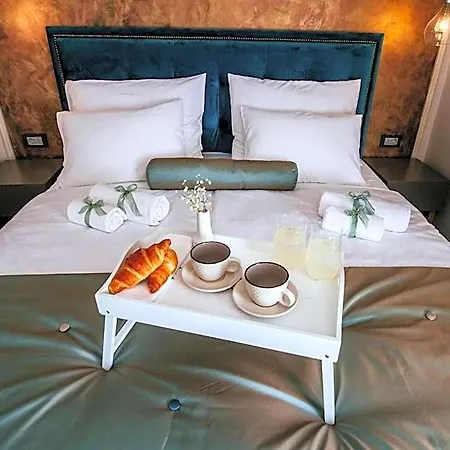 Luxury Vindemiae *