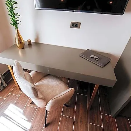 Luxury Vindemiae