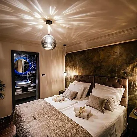 Luxury Vindemiae *